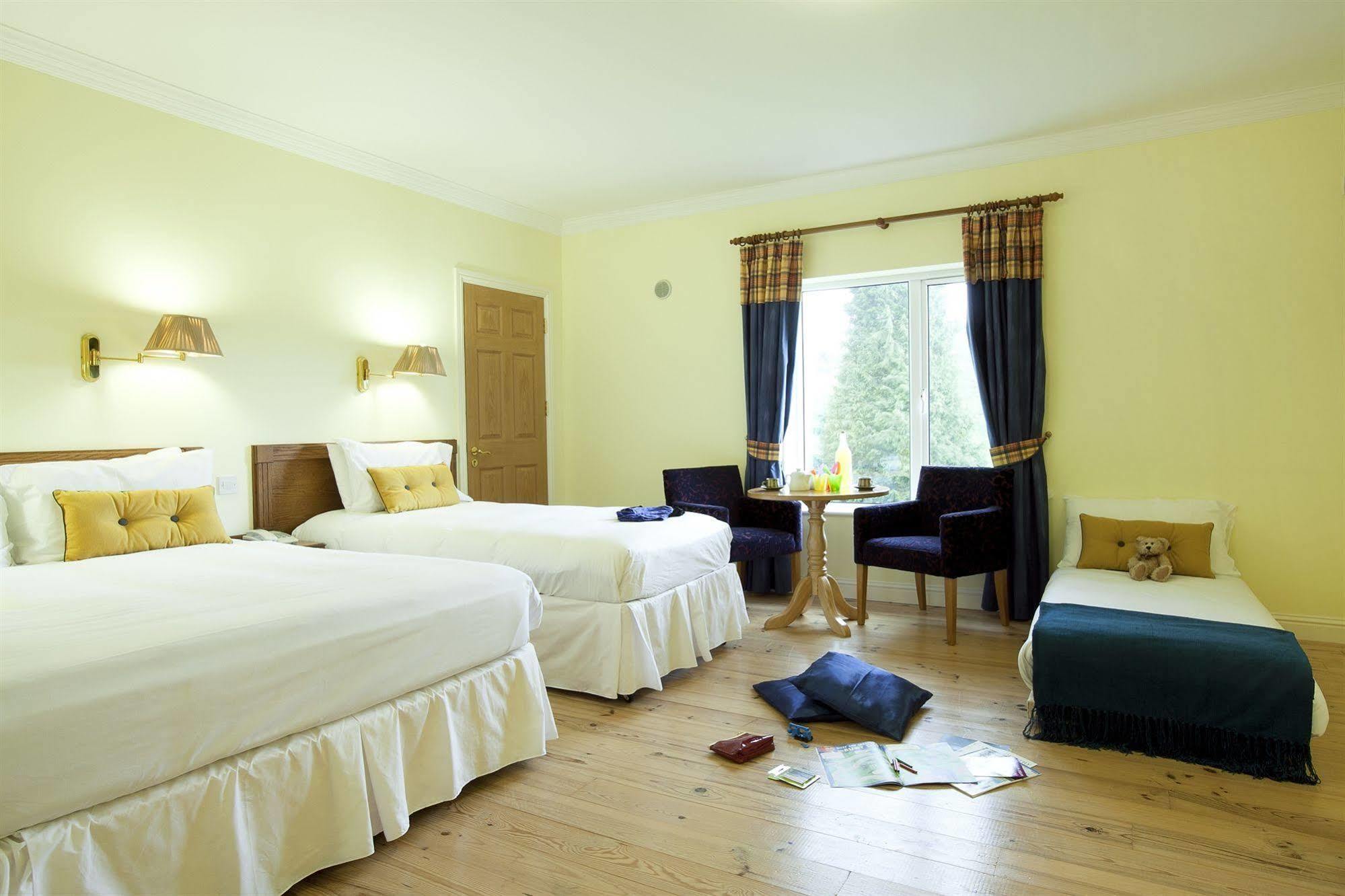 Riverside Park Hotel Macroom Exterior foto