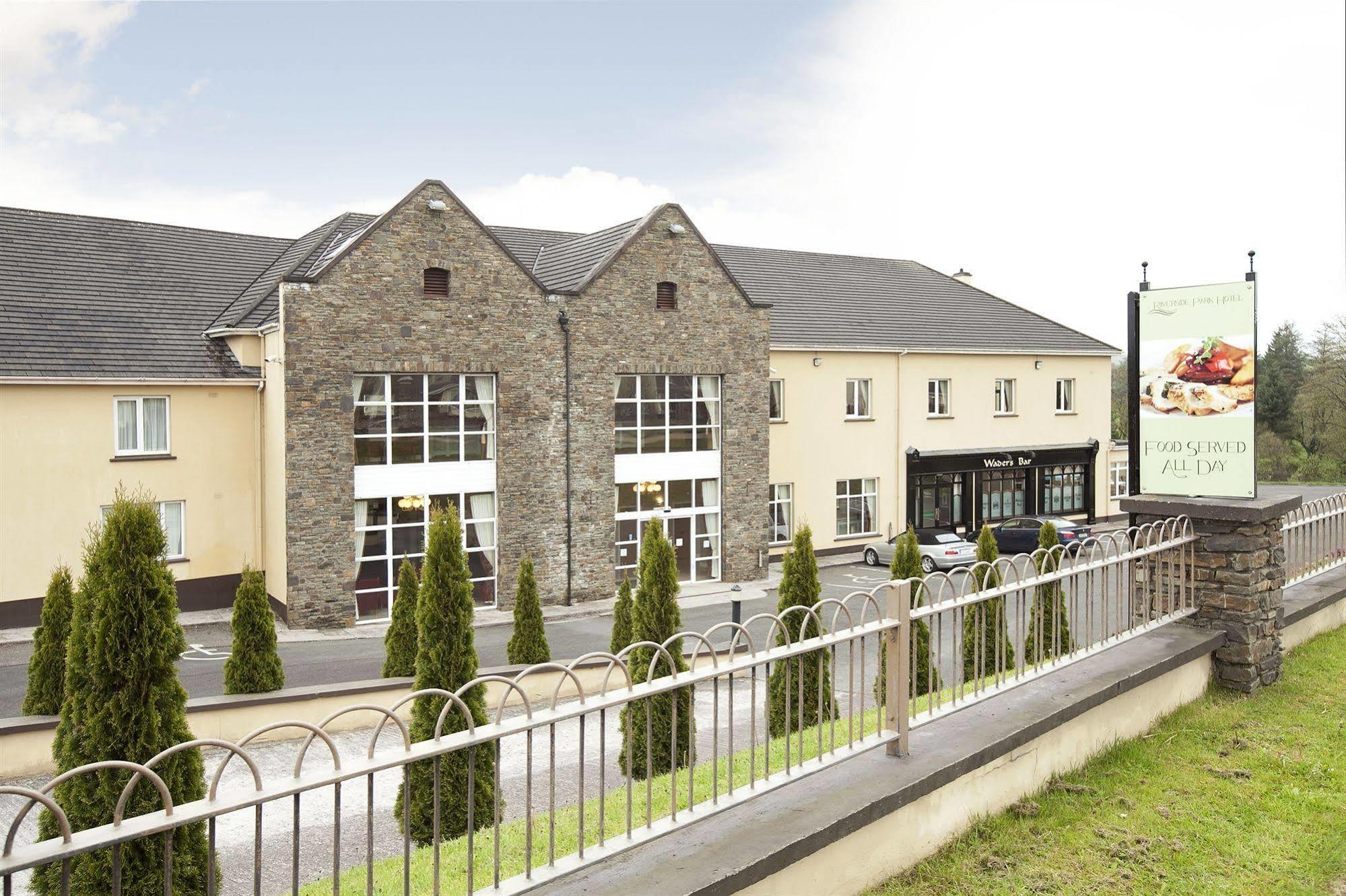 Riverside Park Hotel Macroom Exterior foto