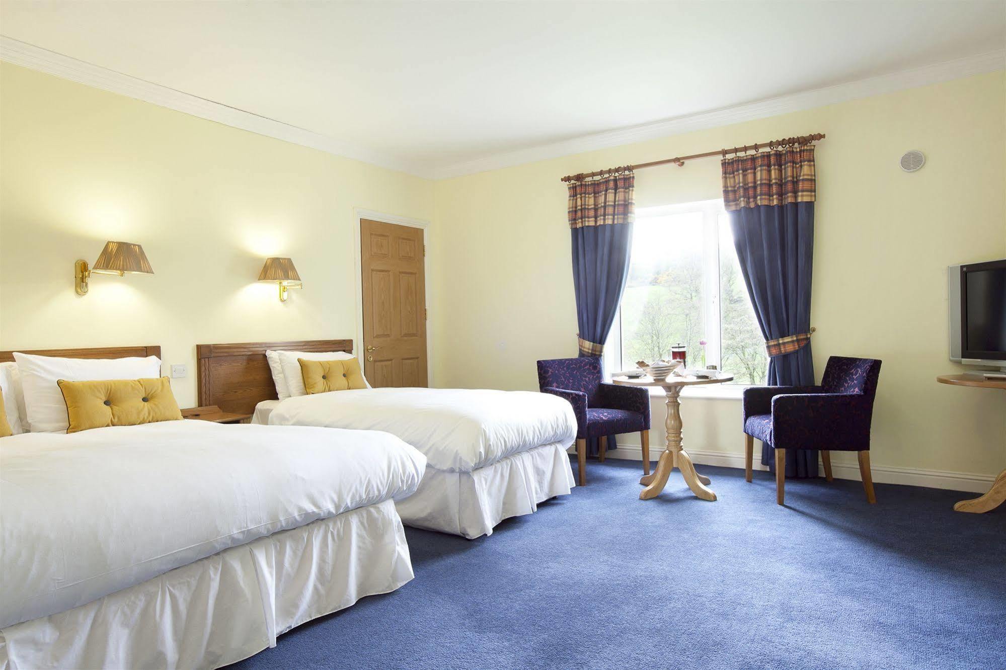 Riverside Park Hotel Macroom Exterior foto