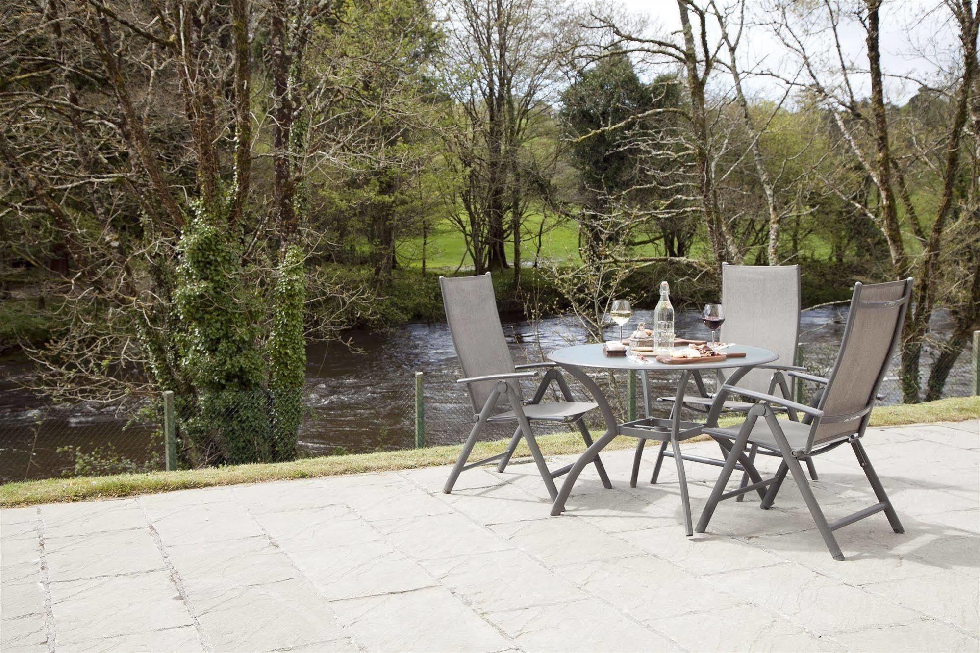 Riverside Park Hotel Macroom Exterior foto